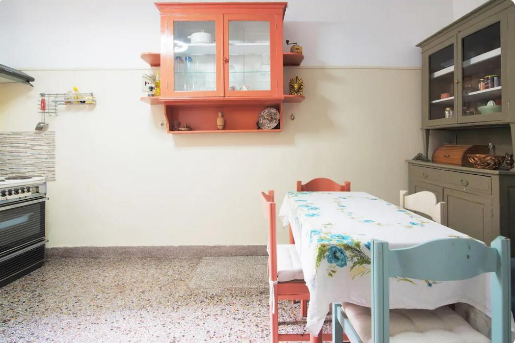 Neoclassical House In The Center Of Atene Esterno foto