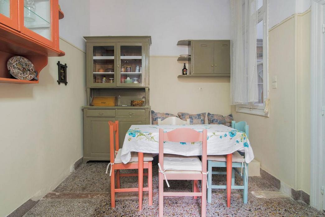 Neoclassical House In The Center Of Atene Esterno foto